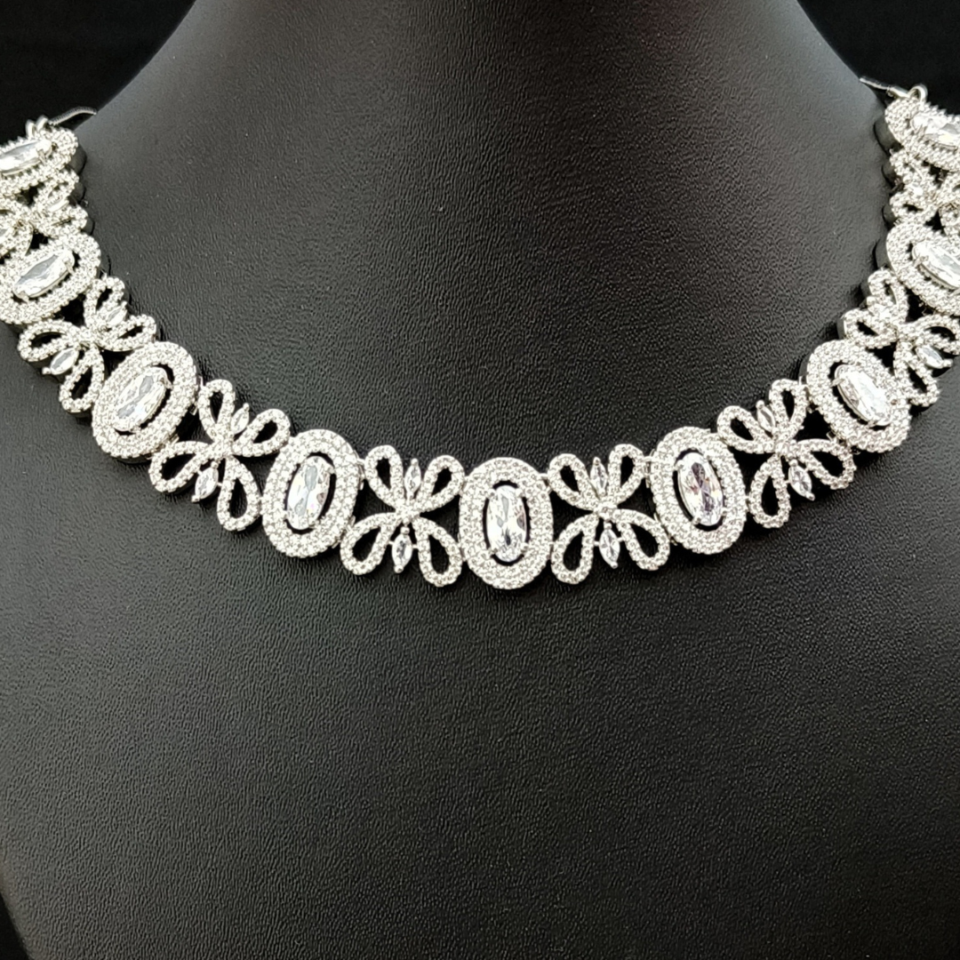 CHARMING SILVER DIAMOND NECKLACE