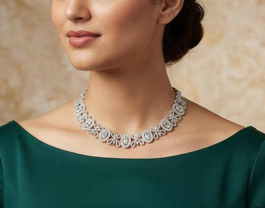 CHARMING SILVER DIAMOND NECKLACE