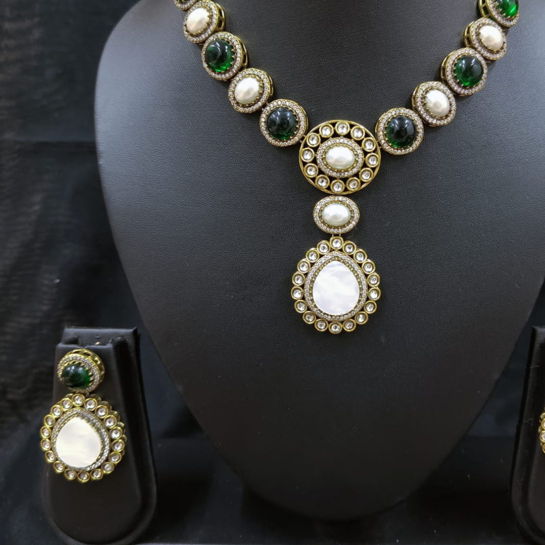 EMERALD AND PEARL VICTORIAN NECKLACE
