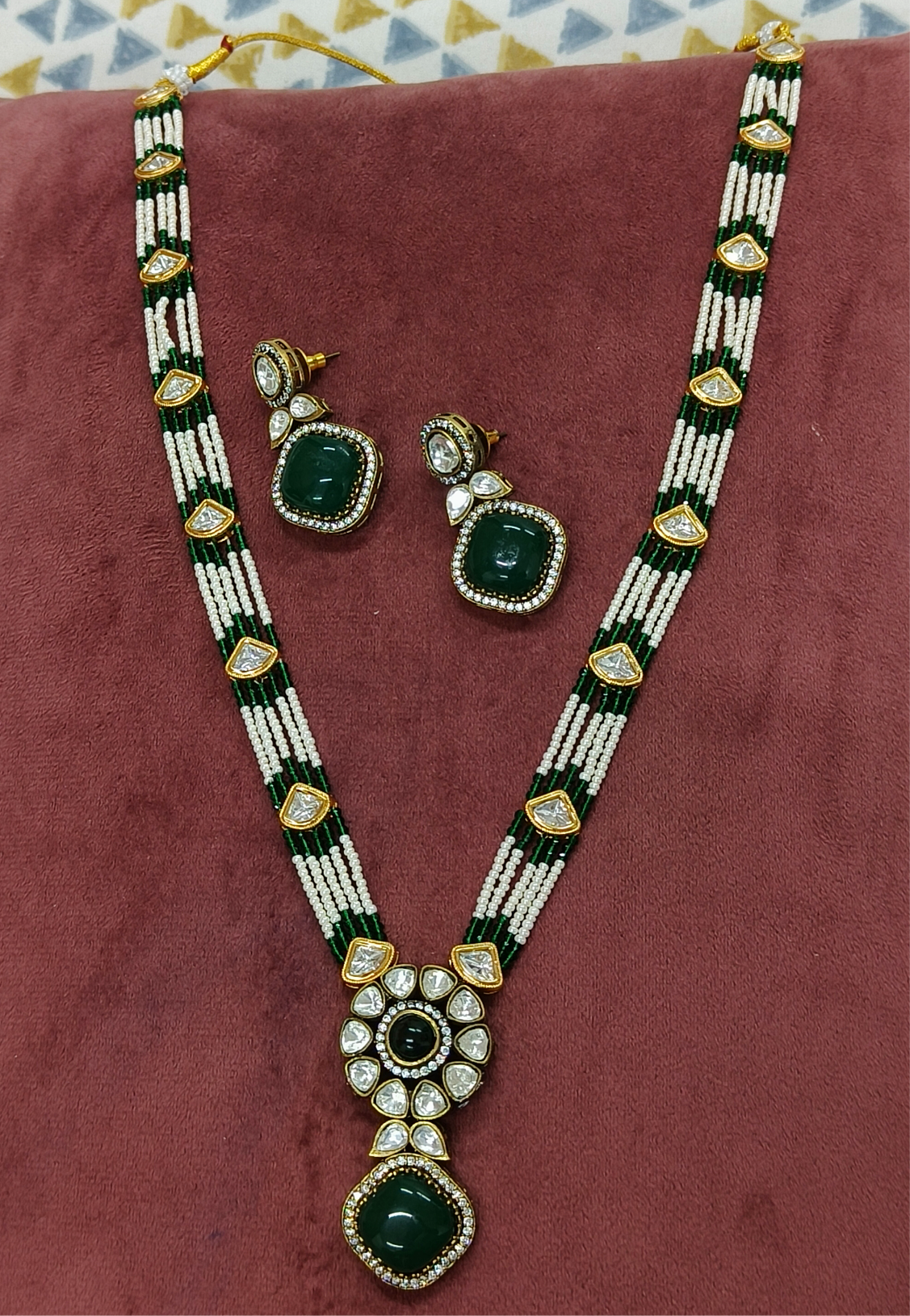Nck25 52s Pearl and Emerald beaded bridal wedding mala with motif