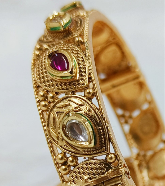 FINELY CRAFTED TRADITIONAL KAKA WITH PACHI KUNDAN N RUBY