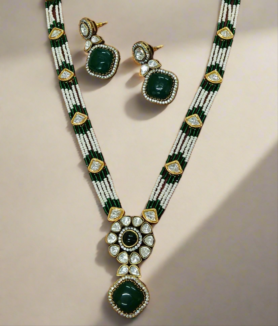 Nck25 52s Pearl and Emerald beaded bridal wedding mala with motif