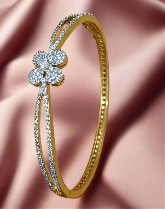 Brc00 634 FLOWER DIAMOND BRACELET OPENABLE