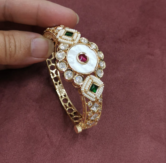 Brc25 46s Mother of pearl traditional bracelet