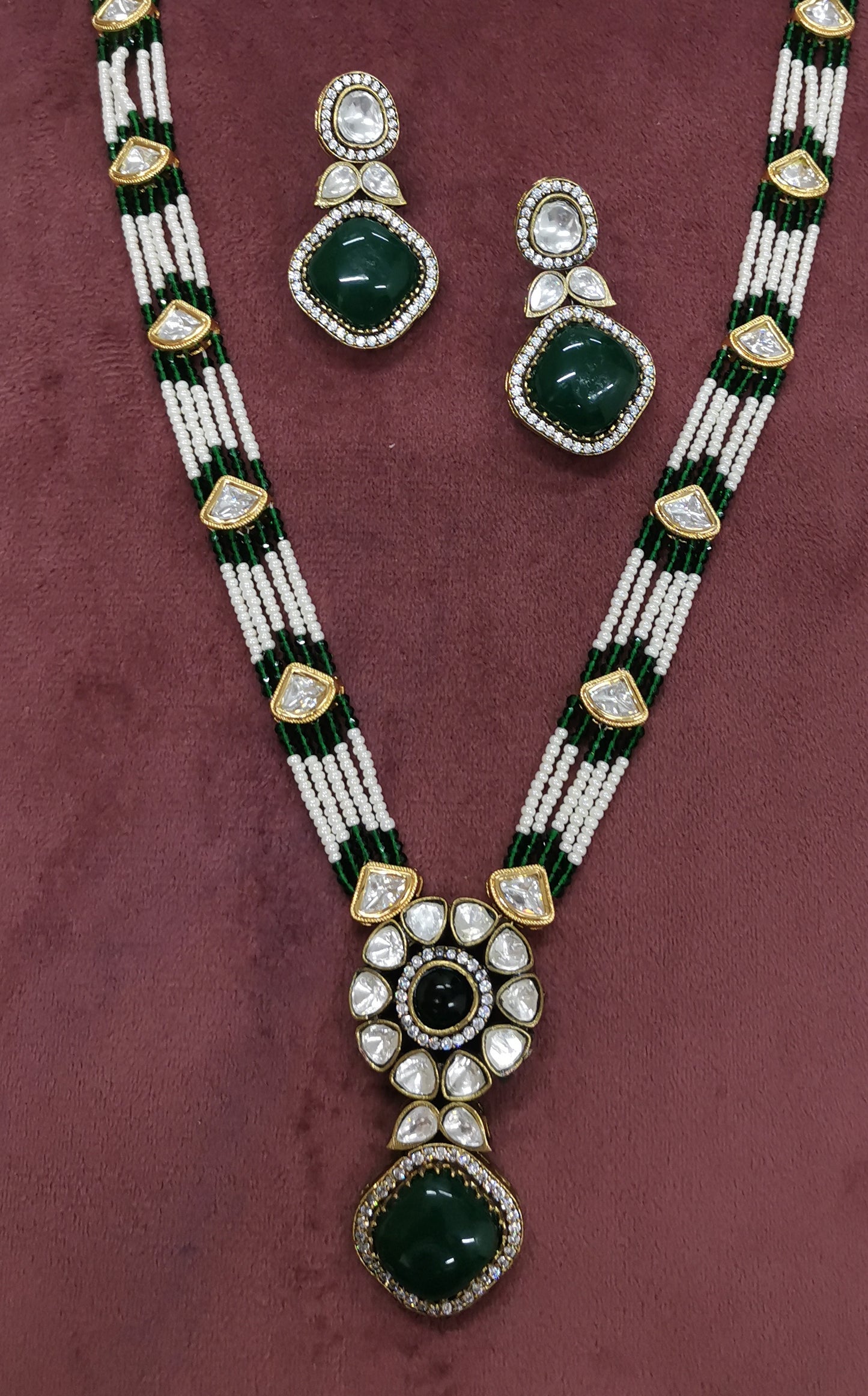 Nck25 52s Pearl and Emerald beaded bridal wedding mala with motif