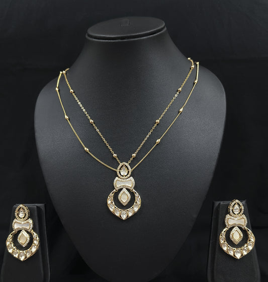 Pachi Kundan N Mop Chain Pendant Set
