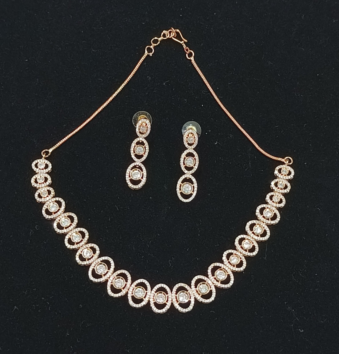 DIAMOND PATTERN NECKLACE SET IN ROSE GOLD