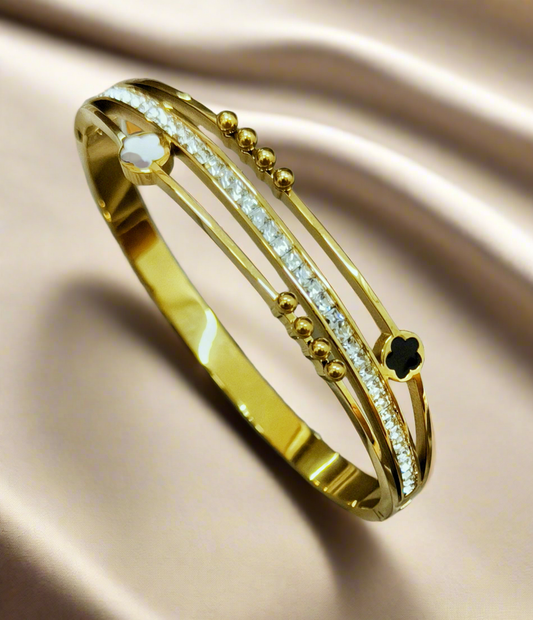 BRC25 33s Timeless Elegance: Gold-Plated Openable Bracelet with Chic Accents