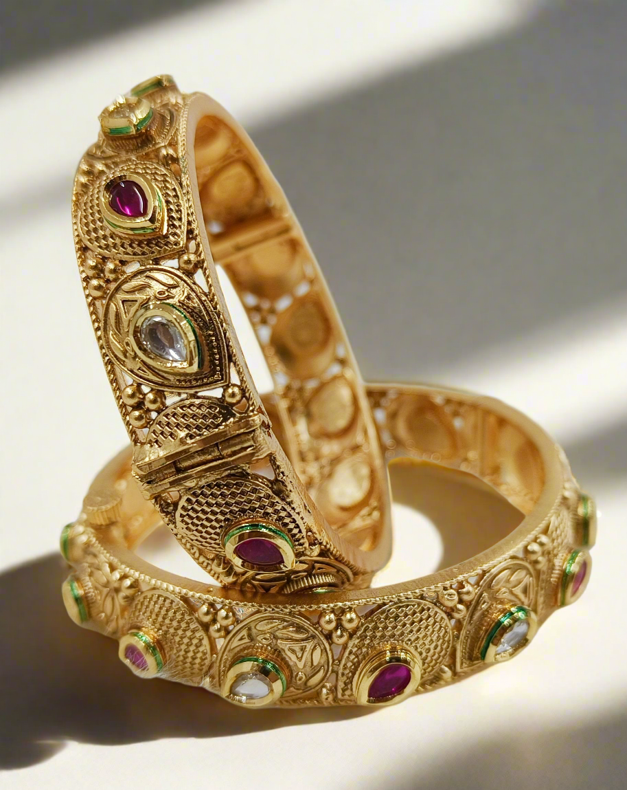 FINELY CRAFTED TRADITIONAL KAKA WITH PACHI KUNDAN N RUBY