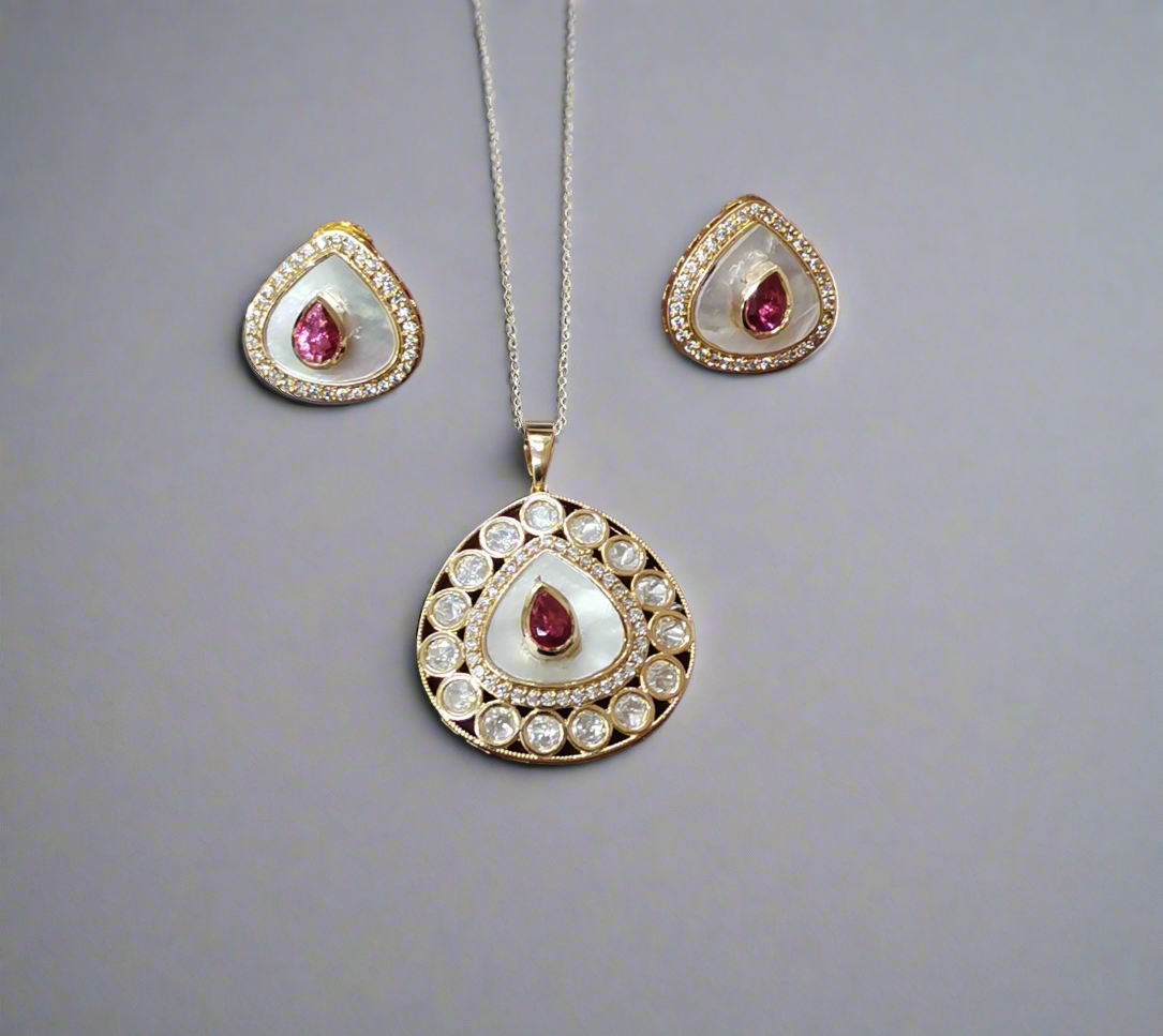 Pds25 55s "Ruby Radiance: Timeless Teardrop Jewelry Set"