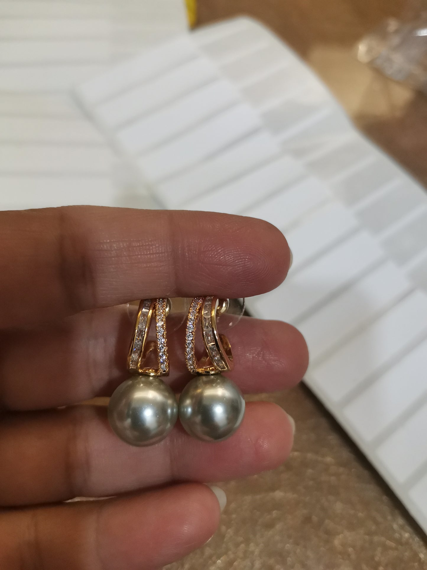 Ear00495