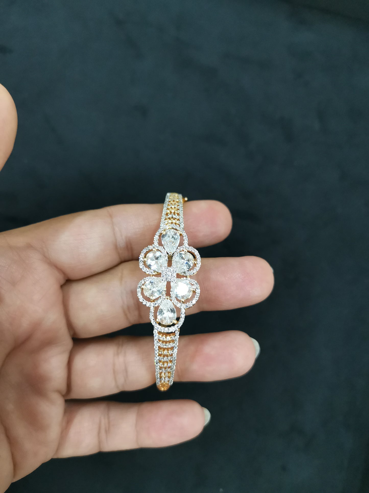 Brc25 191 Gold-Plated CZ Diamond Flower Motif Bracelet