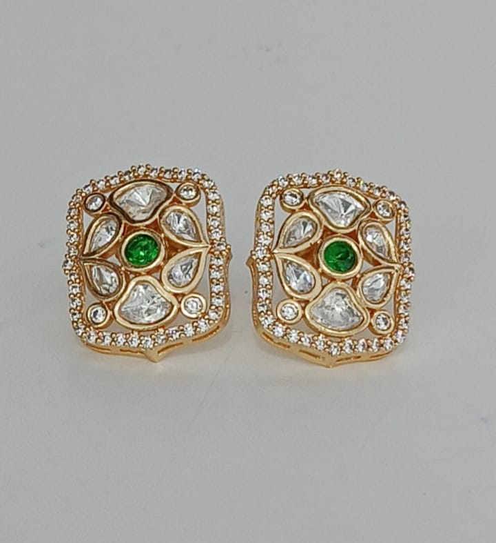Ear25 351