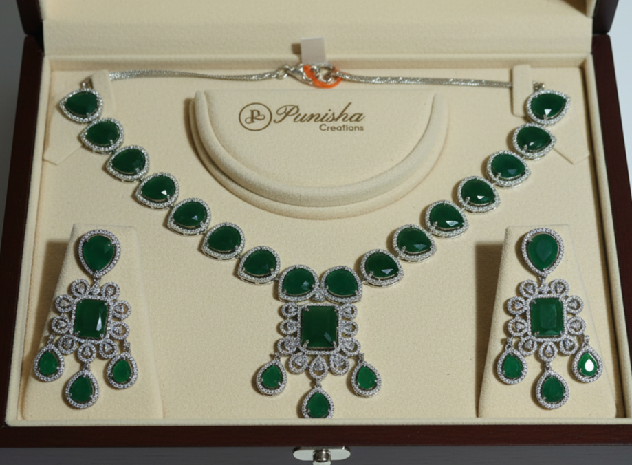 Large green emerald necklase set