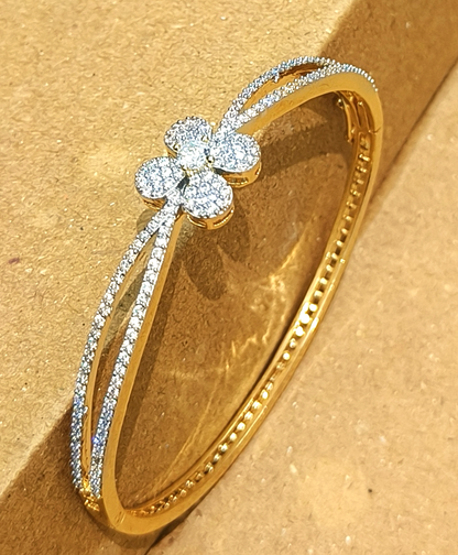 Brc00 634 FLOWER DIAMOND BRACELET OPENABLE