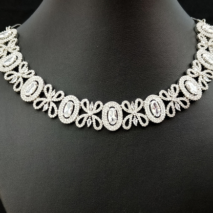 CHARMING SILVER DIAMOND NECKLACE