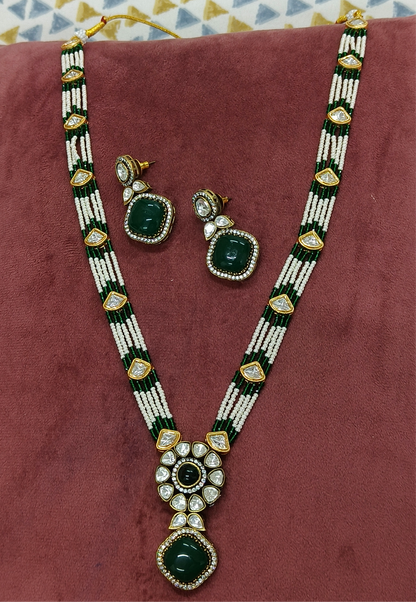 Nck25 52s Pearl and Emerald beaded bridal wedding mala with motif