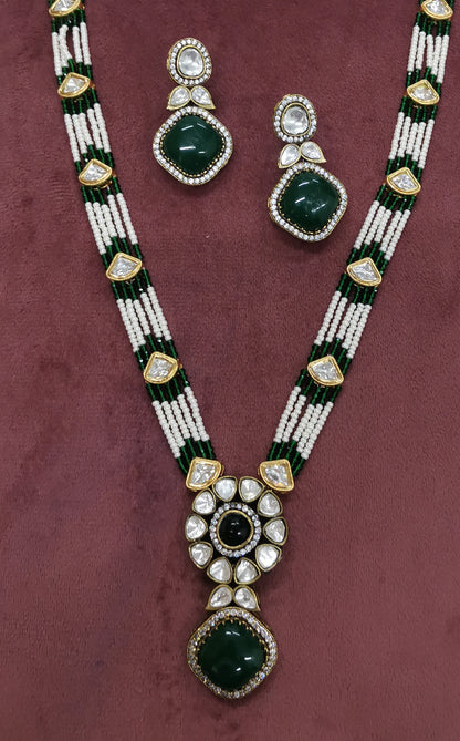 Nck25 52s Pearl and Emerald beaded bridal wedding mala with motif