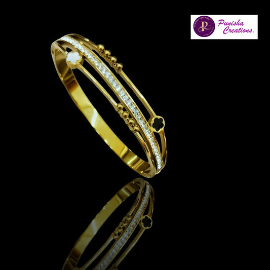 BRC25 33s Timeless Elegance: Gold-Plated Openable Bracelet with Chic Accents