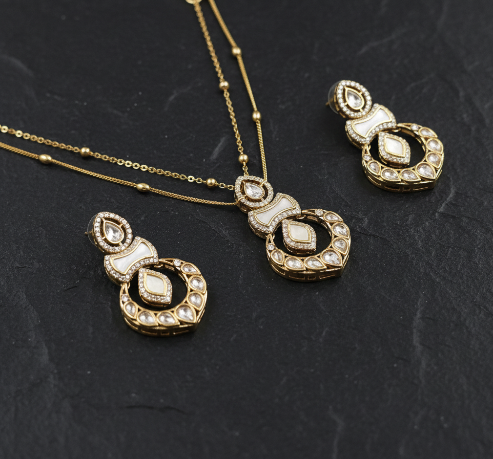 Pachi Kundan N Mop Chain Pendant Set