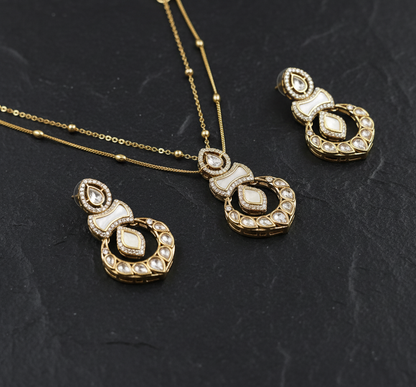 Pachi Kundan N Mop Chain Pendant Set