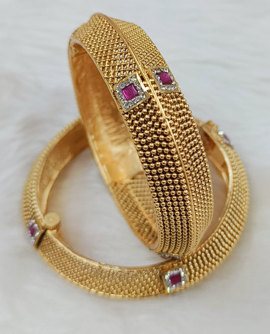 GOLD RAJWADI BANGLES WITH SQUARE RUBY