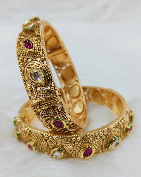 FINELY CRAFTED TRADITIONAL KAKA WITH PACHI KUNDAN N RUBY