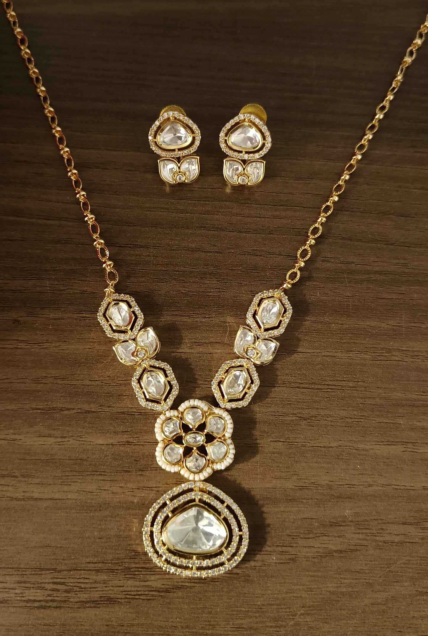 PACHI KUNDAN V CHAIN PENDANT SET
