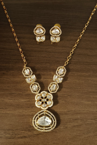 PACHI KUNDAN V CHAIN PENDANT SET