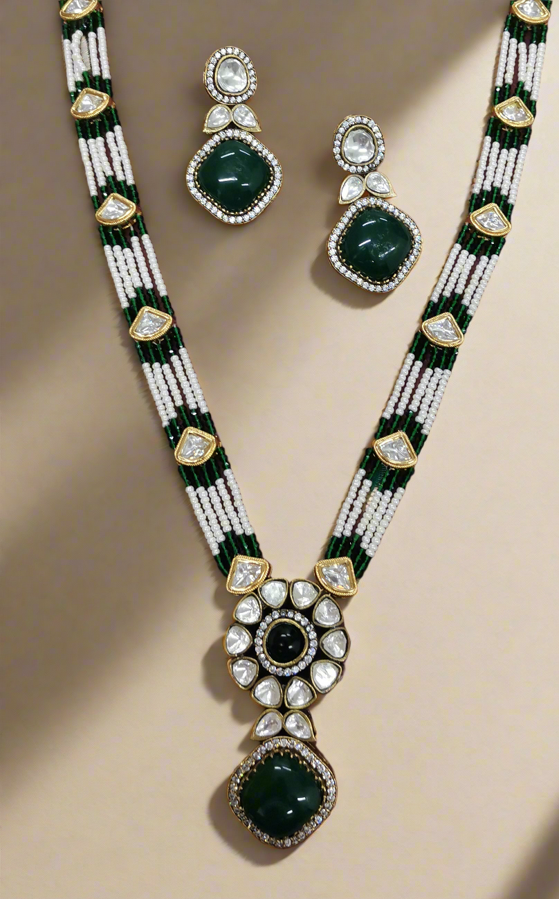 Nck25 52s Pearl and Emerald beaded bridal wedding mala with motif