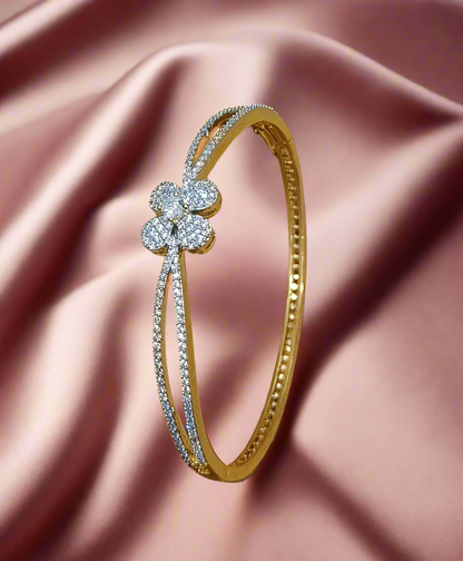 Brc00 634 FLOWER DIAMOND BRACELET OPENABLE
