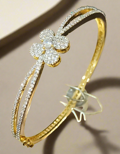 Brc00 634 FLOWER DIAMOND BRACELET OPENABLE