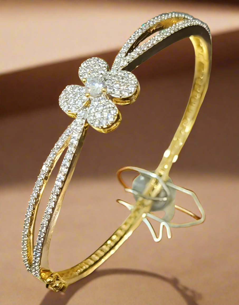 Brc00 634 FLOWER DIAMOND BRACELET OPENABLE