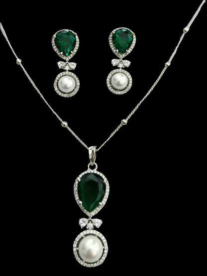Cpds00 466s rhodium plated chain pendant set with emerald and pearl AD