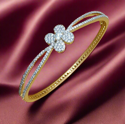 Brc00 634 FLOWER DIAMOND BRACELET OPENABLE