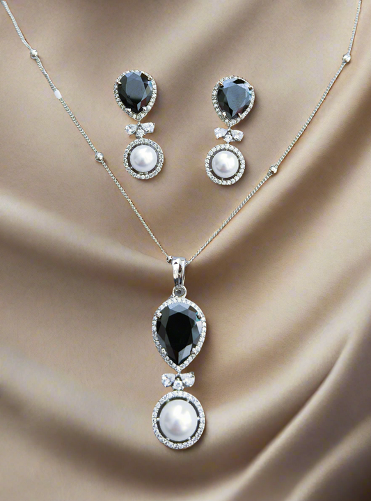 Cpds00 465s Rhodium plated chain pendant set with black n pearl