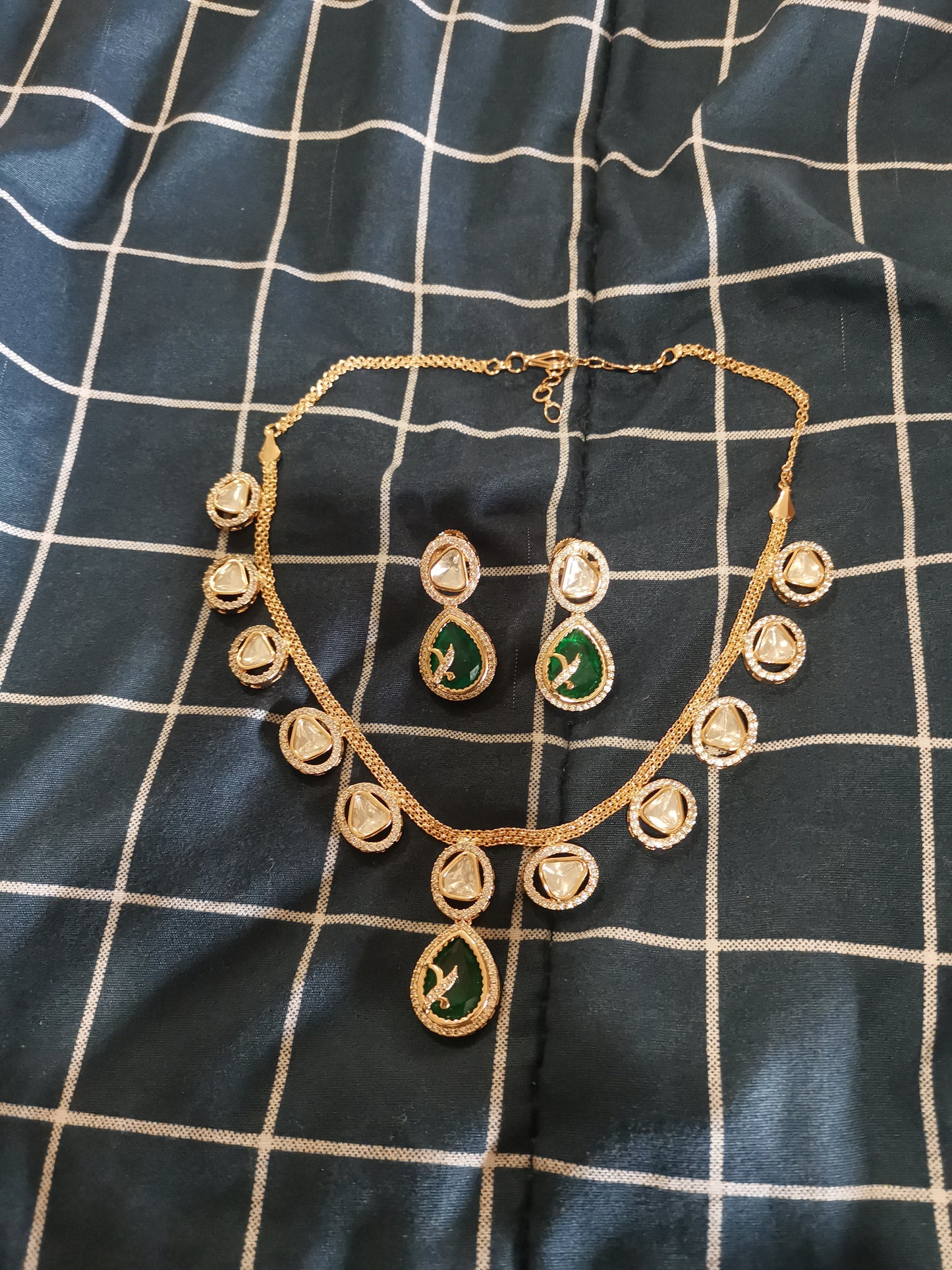 Pachi kundan & emerald semi Vilandi set Nck26 11