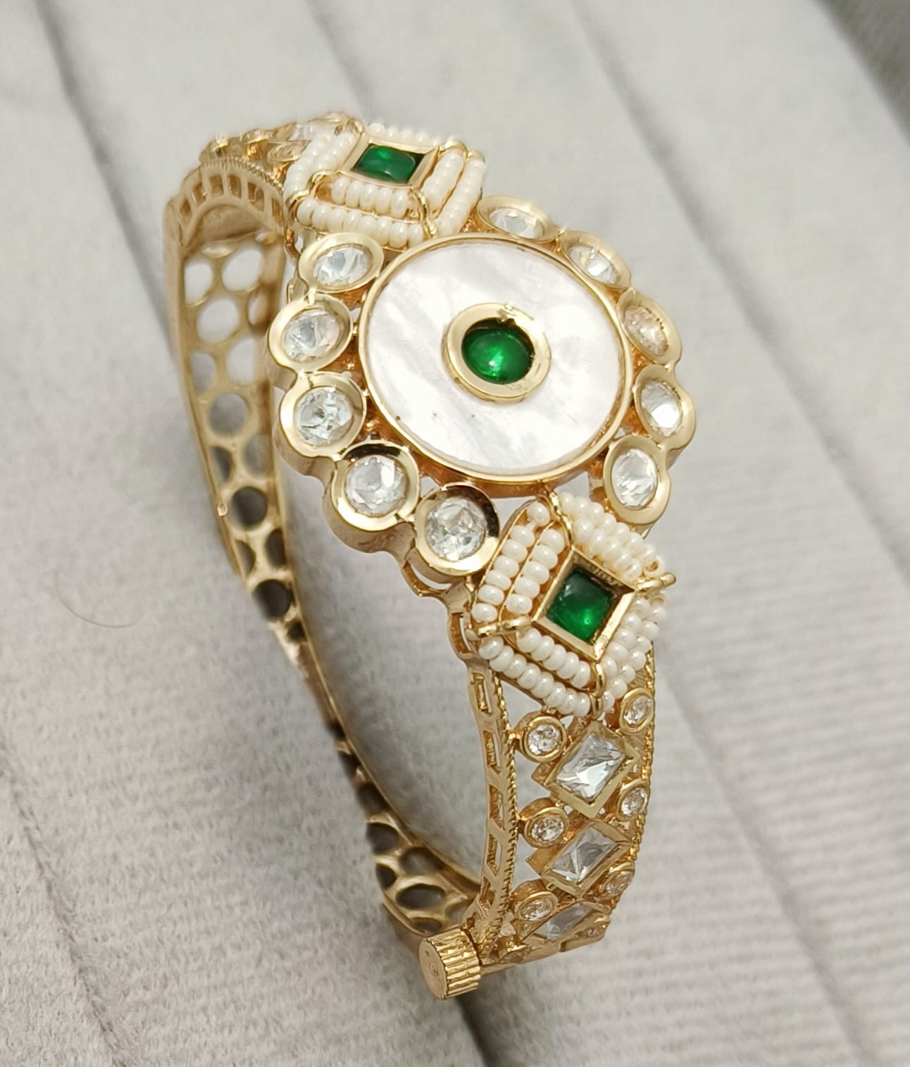 Brc25 46s Mother of pearl traditional bracelet