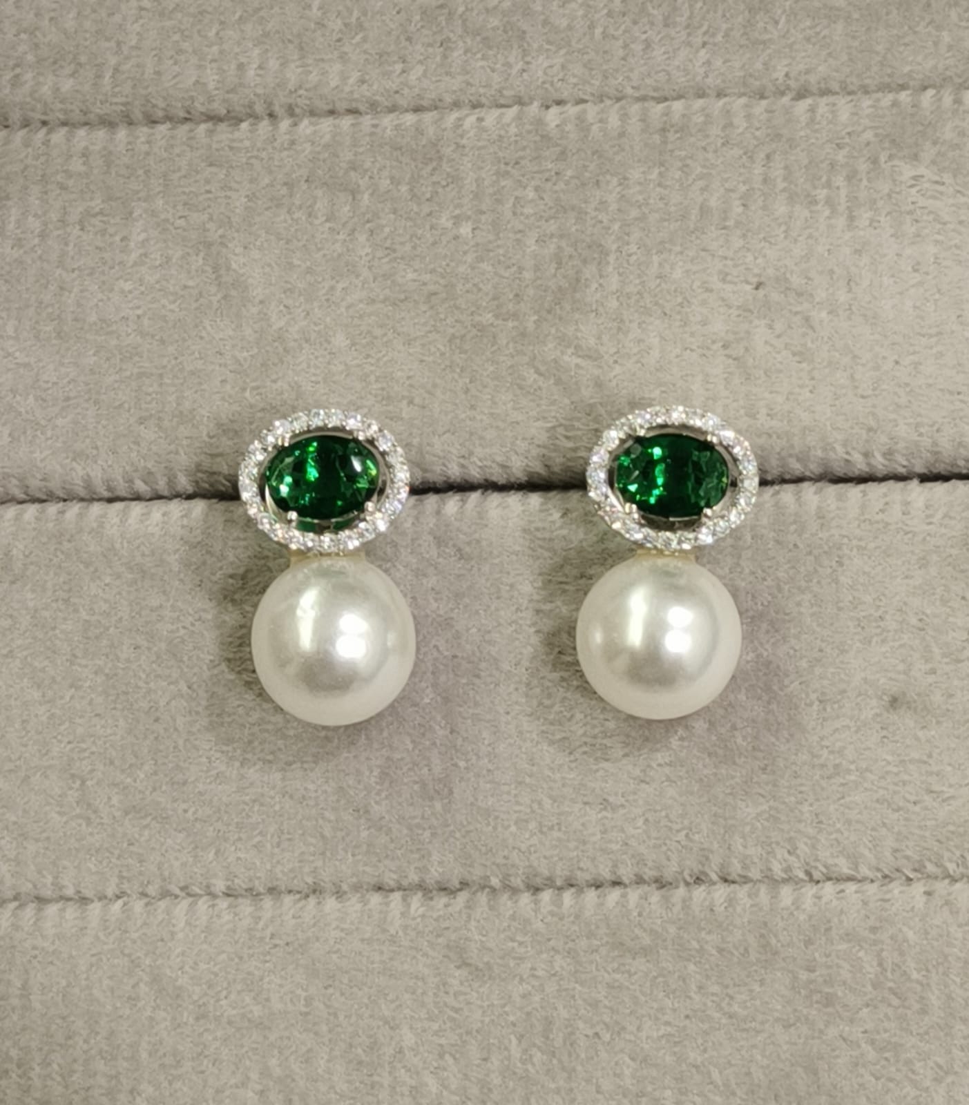 Ear25 86