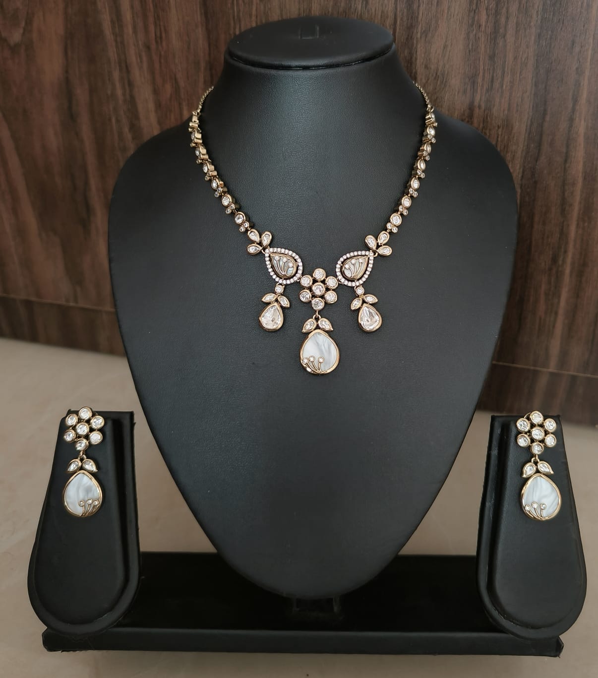 Nck25 244 Elegant Mother-of-Pearl & Polki-Style Drop Necklace Set