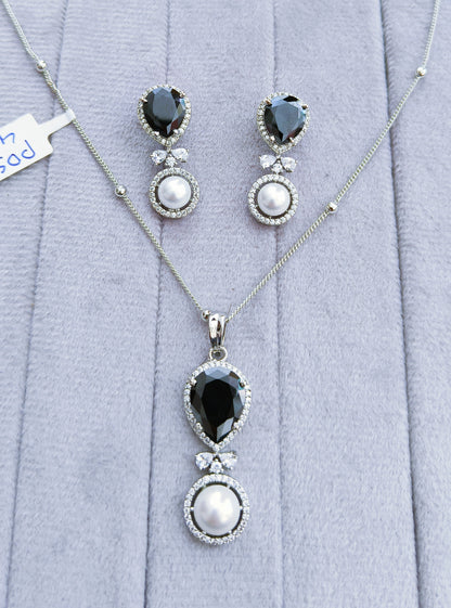 Cpds00 465s Rhodium plated chain pendant set with black n pearl