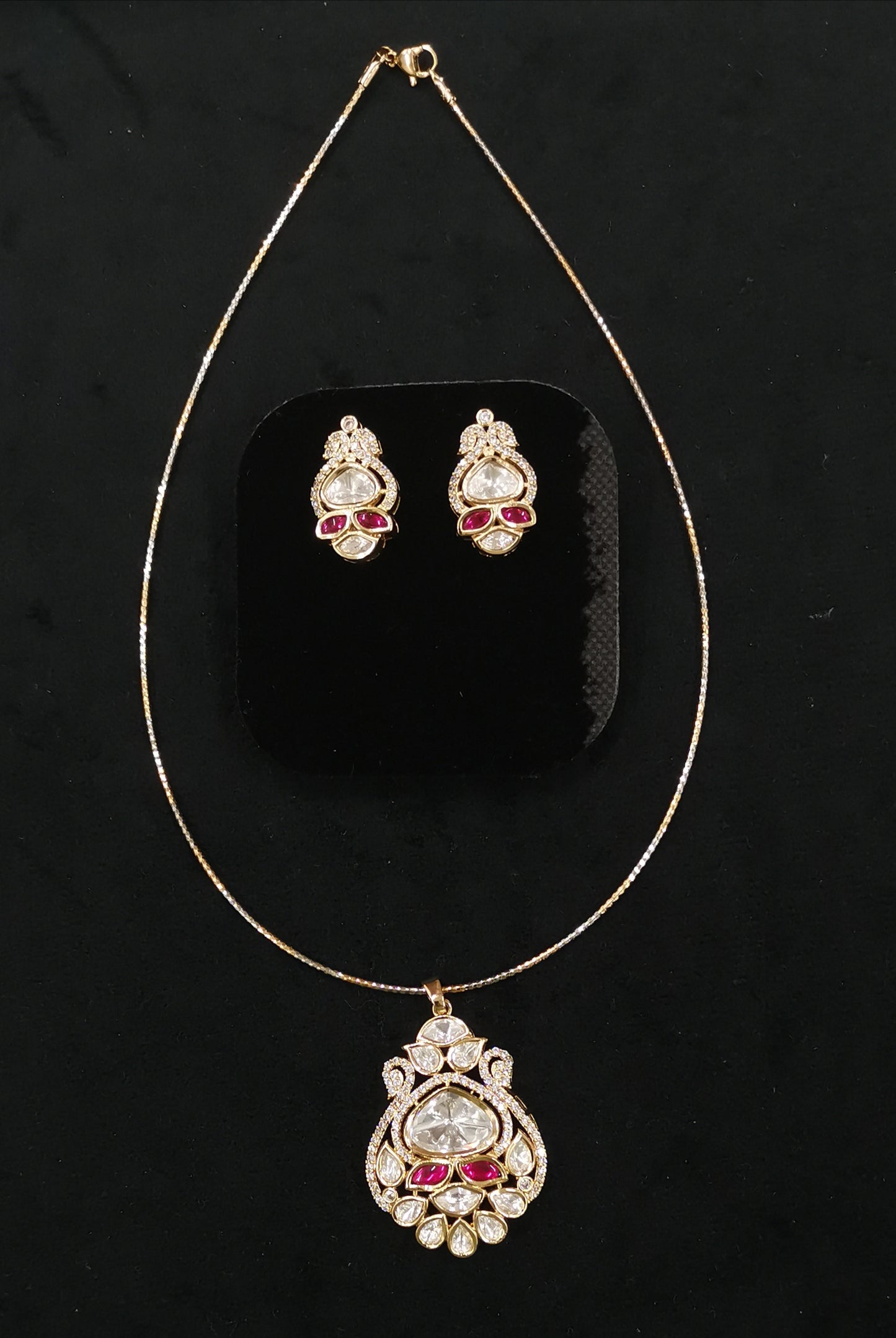 Pachi Kundan pendant with Italian stiff chain CPds26 121
