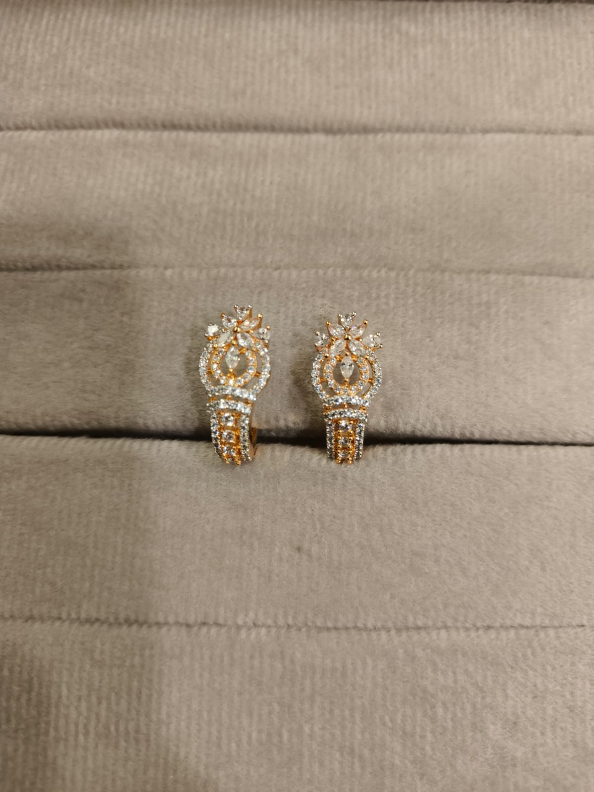 Ear25 87